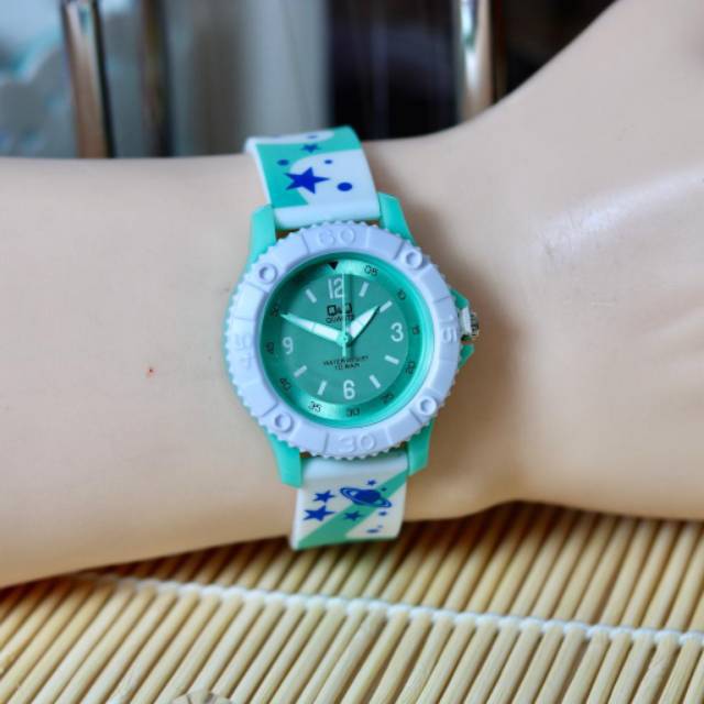 Jam Tangan Wanita Q&amp;Q Strap Rubber Motif VJ38