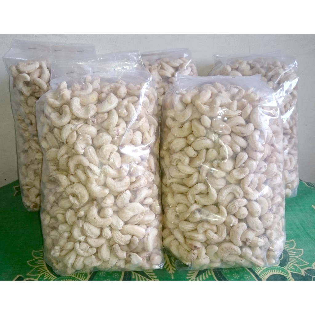 

Kacang Mede - Kacang Mete Wonogiri Mentah Super 500 Gram