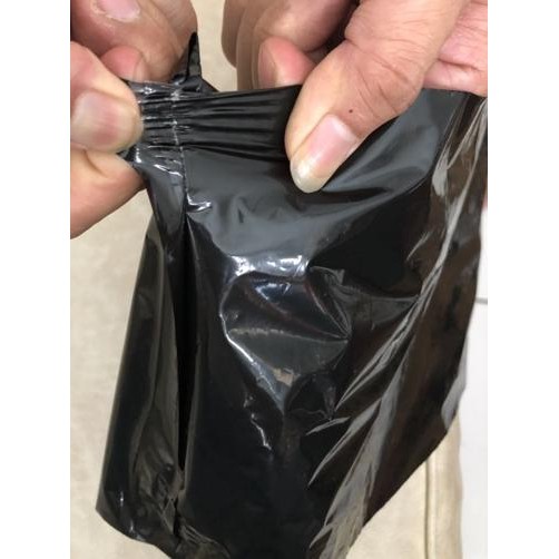 

➥ Plastik polymailer / kantong kurir dhl uk 25x40 black glossy isi 100 lembar ☏