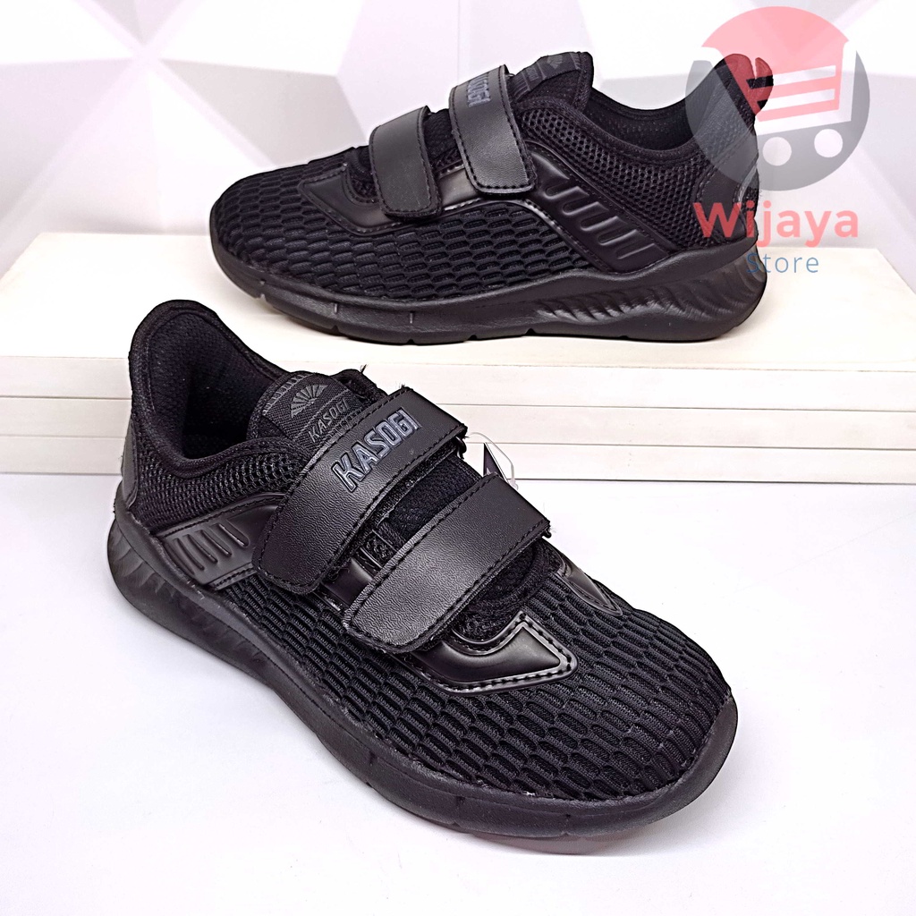 Sepatu Sekolah Kasogi 32-34 Sneaker Anak Original Hitam Polos dengan Strap Velcro yang Praktis CLINTON