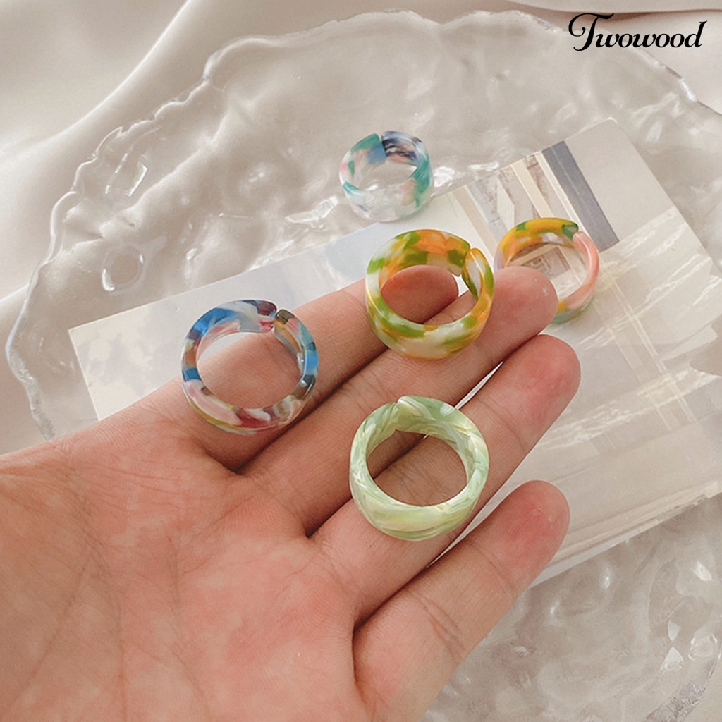 1 Set Cincin Sturdy Bahan Resin Untuk Pasangan