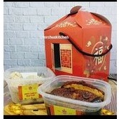 

Imlek chinese new year hampers babi hong baso fian