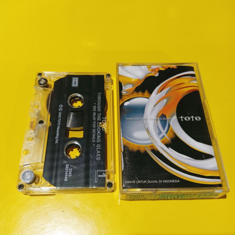 Kaset TOTO Through The Looking Glass