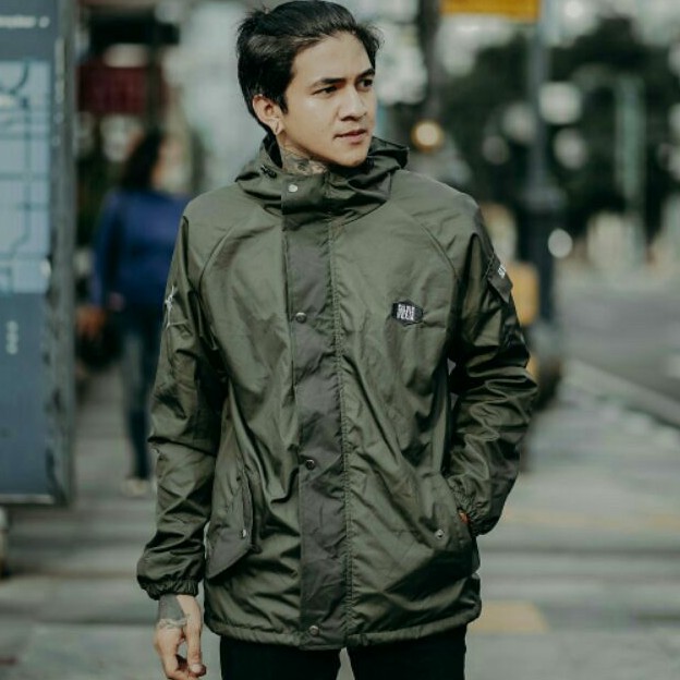 Jaket Casual Hijau Army Jaket Parasut Pria Jaket Outdoor Salviohexia