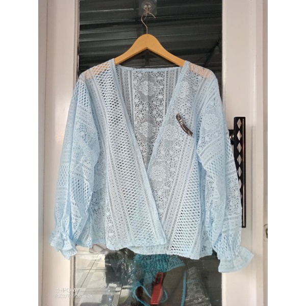 LACE OUTER CARDY/outer brukat crop/cardigan outer pendek-Ice blue