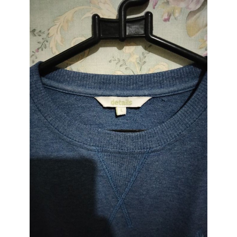 preloved sweater details