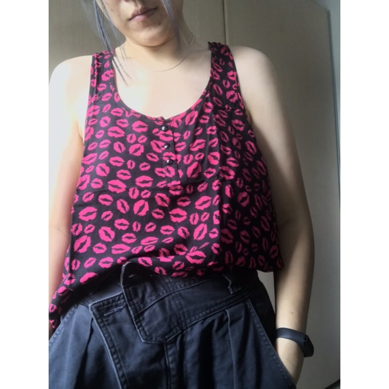 tanktop hnm second preloved pantai