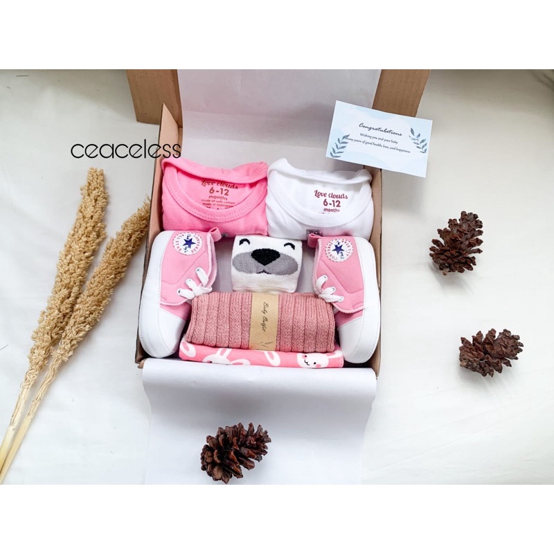 Hampers New Born Baby Hampers Bayi Kado Lahiran Kado Bayi Baju Bayi Sepatu Bayi Gift Box Baby-Casual Pink J