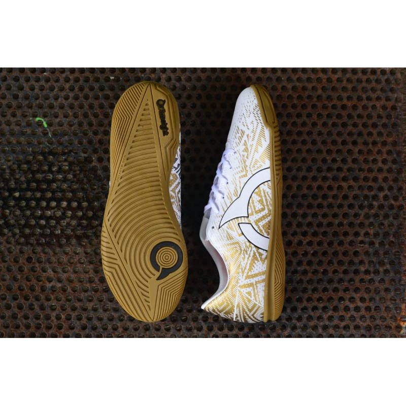 Sepatu Futsal Ortuseight VOLT IN White/Gold