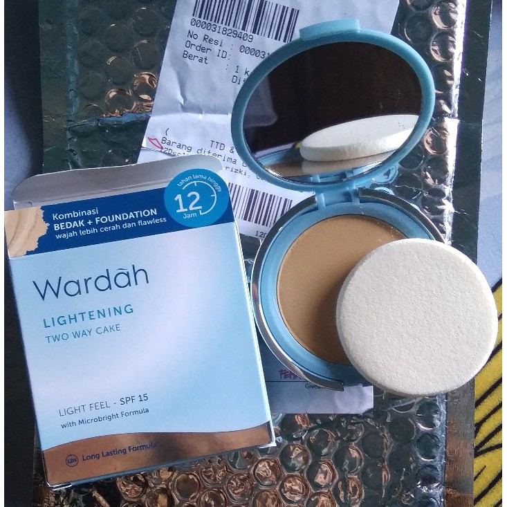 Wardah Lightening Two Way Cake Extra Cover Spf 22 light beige