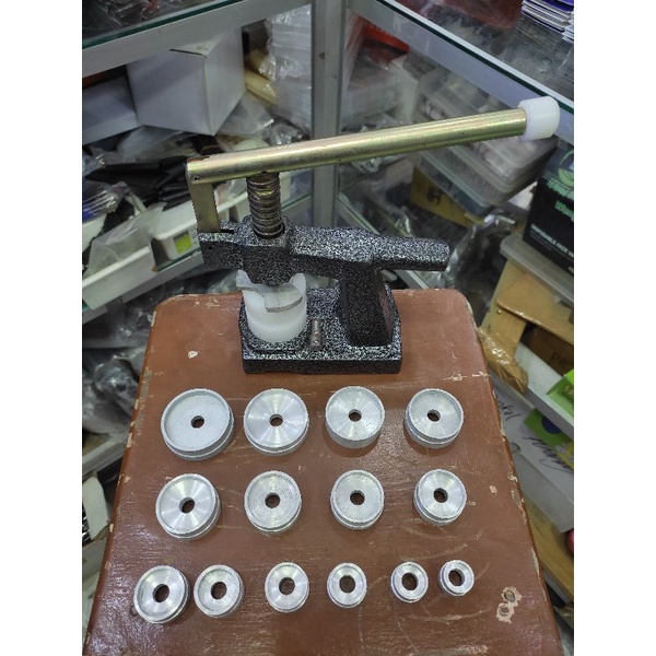 Alat press jam tangan besi