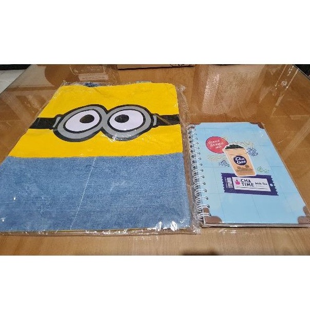 Tas minion kuning jeans dan agenda 2022 chatime