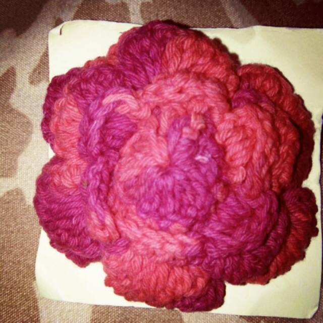 bros rajut bunga mawar