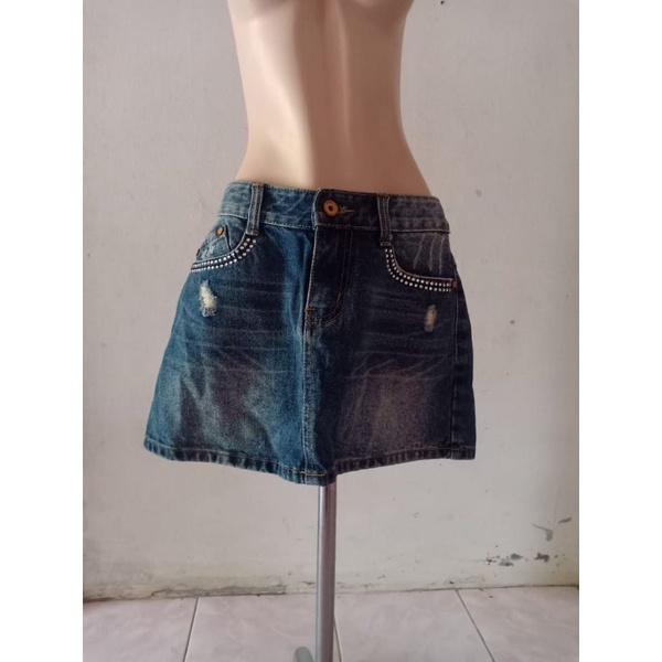 ROK LEVIS SECOND