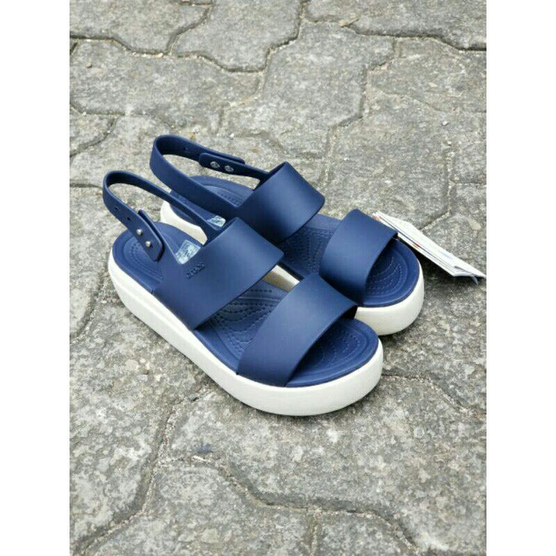 SANDAL WANITA BROOKLYN LOW WEDGES CROCS / BROOKLYN tali