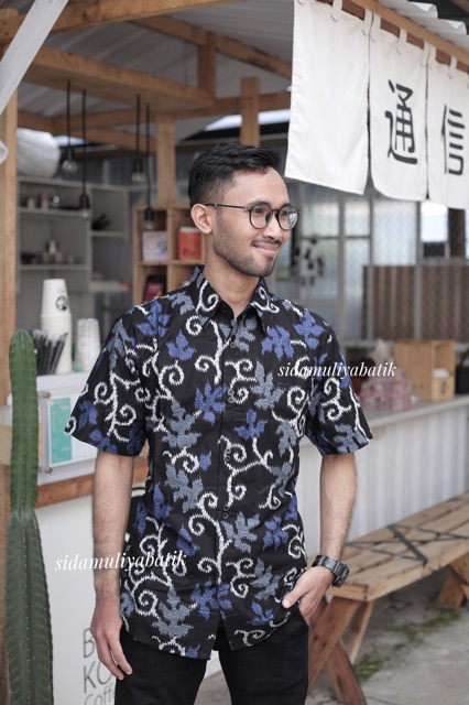 Sidamuliya Batik Kemeja Pria Slimfit Blue Shanaz Lengan Pendek