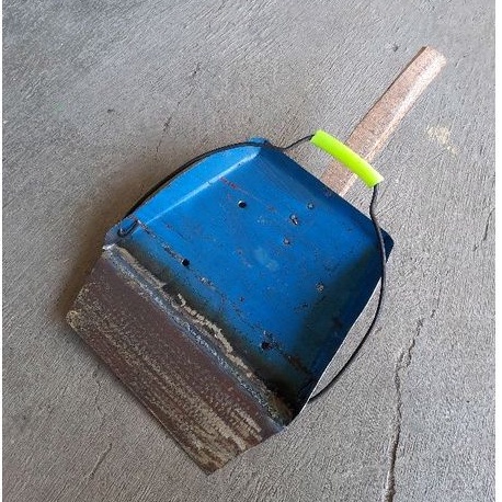 sekop pasir terek baja asli / esreng pasir