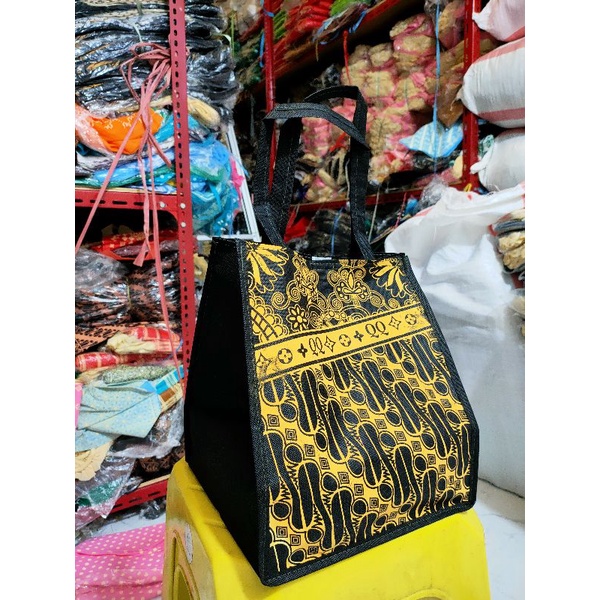 TERMURAH Tas Hajatan Kotak Batik QQ (Harga lusin isi 12) uk.22x22x28cm (PxLxT)