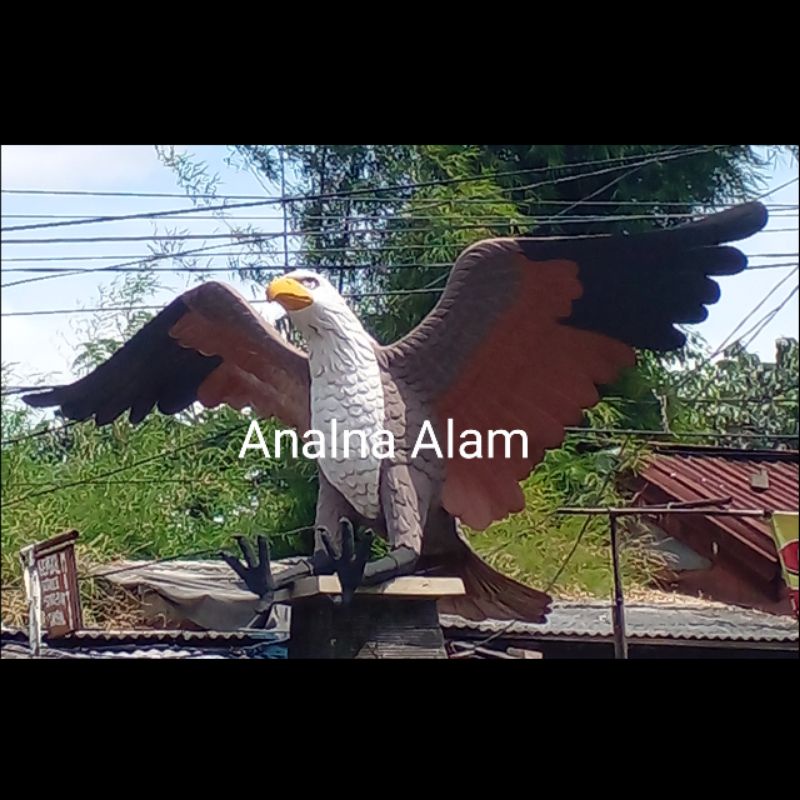 patung burung garuda
