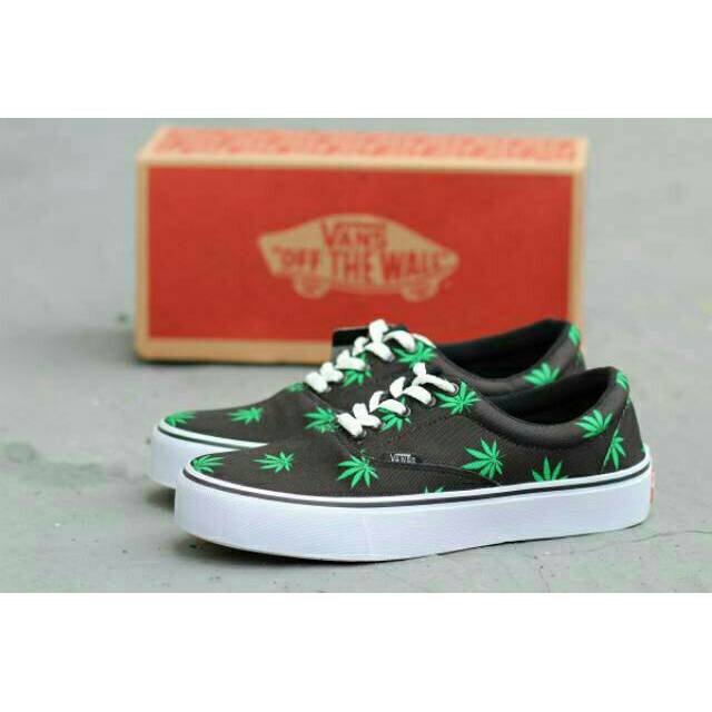 SEPATU VANS AUTHENTIC FULL BLACK HITAM POLOS WHITE PUTIH OLDSKOOL PREMIUM CASUAL ICC IFC DT