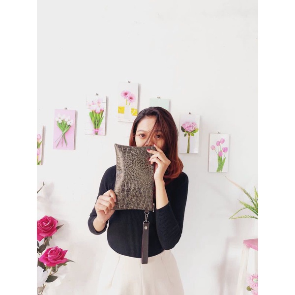 CLUTCH CROCO wanita banyak ruang berkualitas