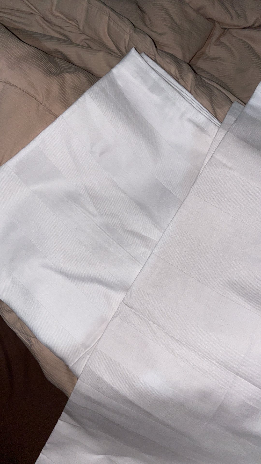 Sarung Bantal Katun - Dobby Salur - Clarissa