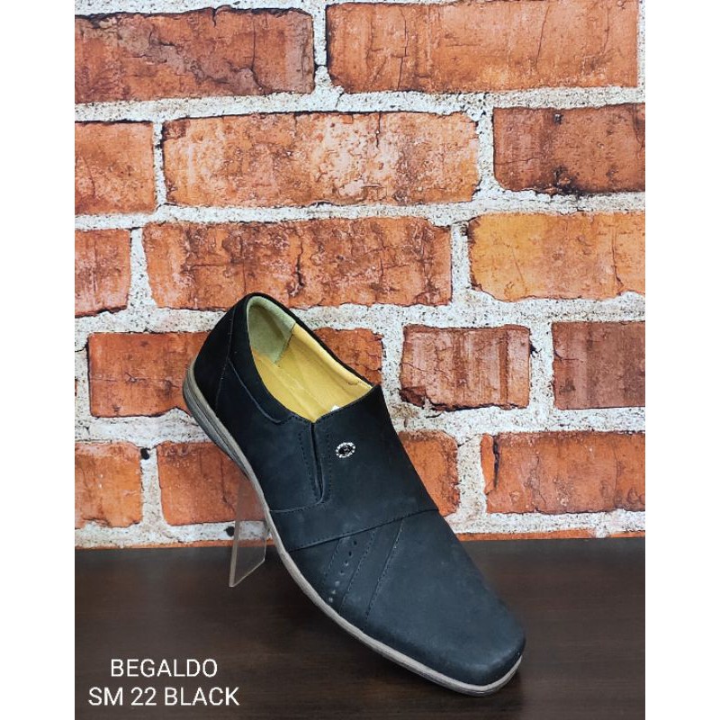 sepatu slip on pria  formal / casual BEGALDO