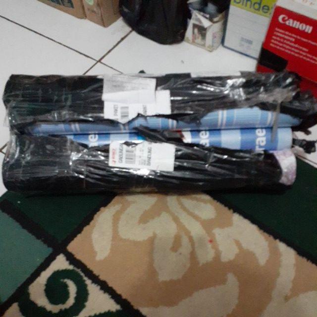 Wallpaper Dinding Motif Polkadot Ranting Ungu