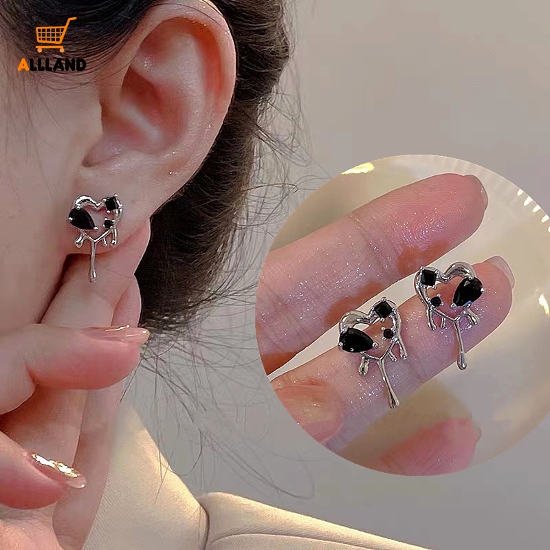 Anting Tusuk Bentuk Hati Hollow Warna Hitam Bahan Metal Gaya Harajuku Vintage Untuk Wanita