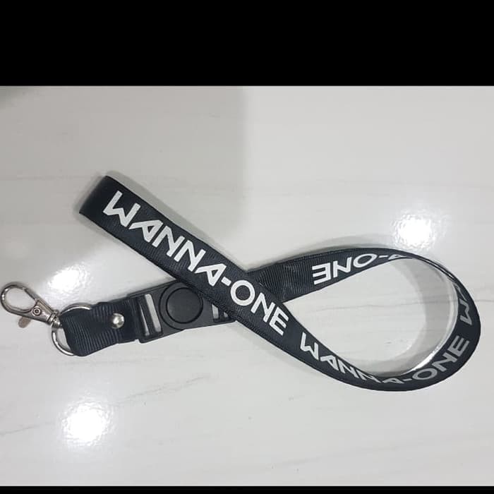 

WANNA ONE LANYARD GANTUNGANTALI LANYARD ID CARD KEYRING KPOP