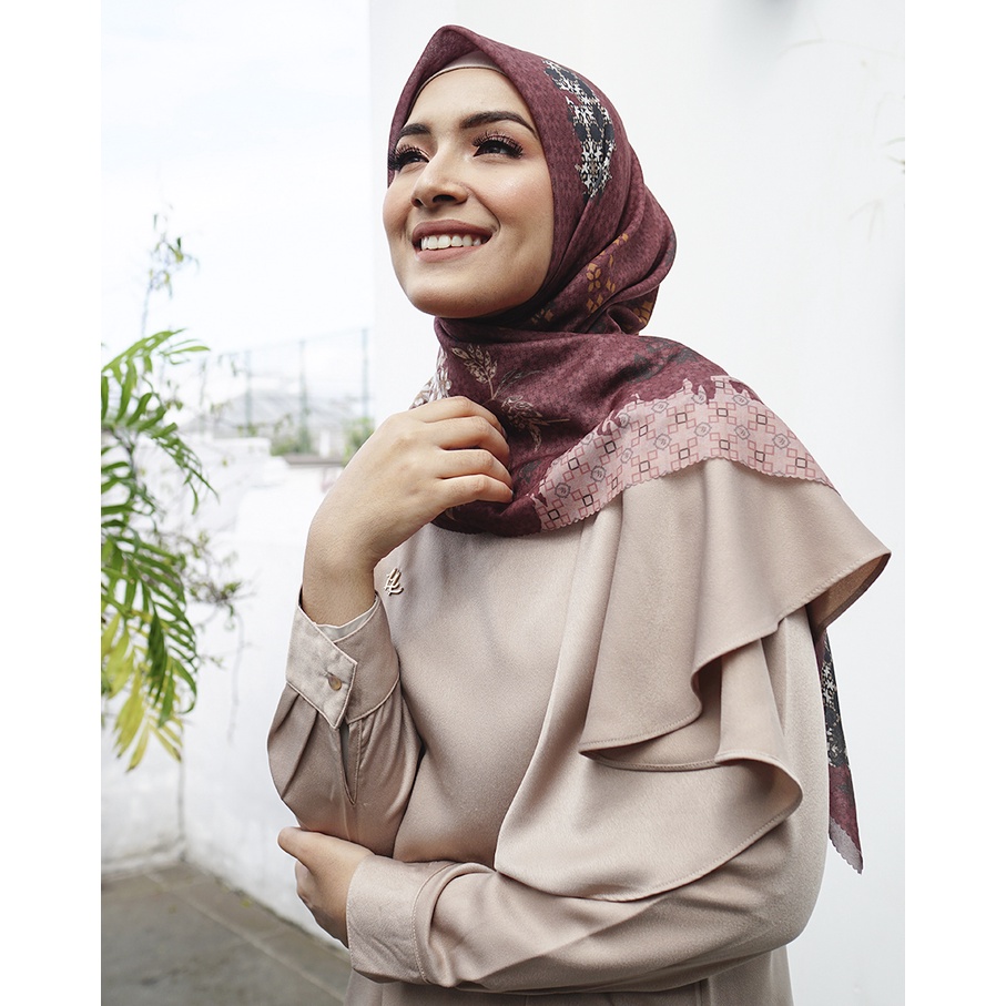 LOUISALUNA - Emina - Hijab Voal Segiempat - Jilbab Motif Wanita