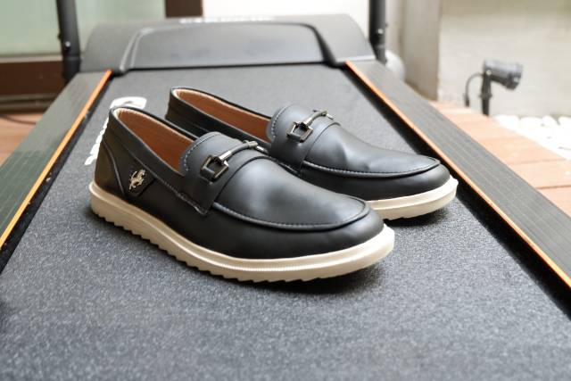 Sepatu santai pria  slip on formal pria