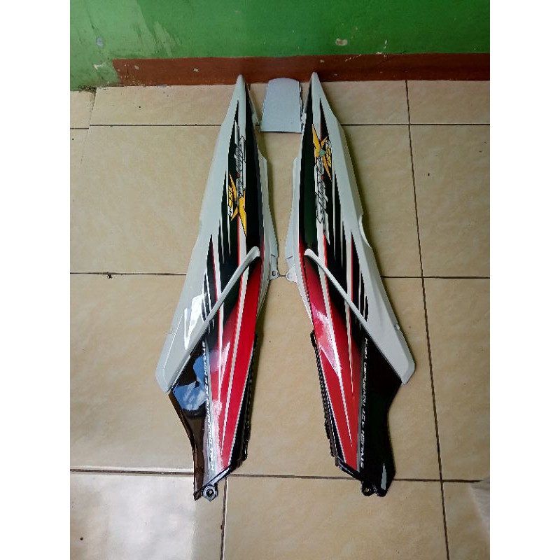 Body belakang Supra X 125 lama merah putih