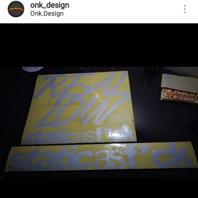 

cutting sticker stiker bebas desain printing waterproof label merk laminasi 55