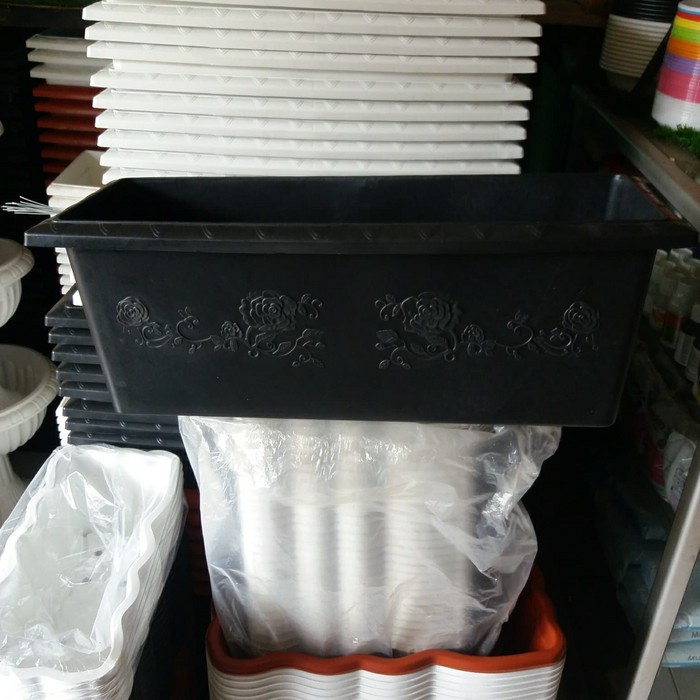 pot plastik panjang hitam 65cm
