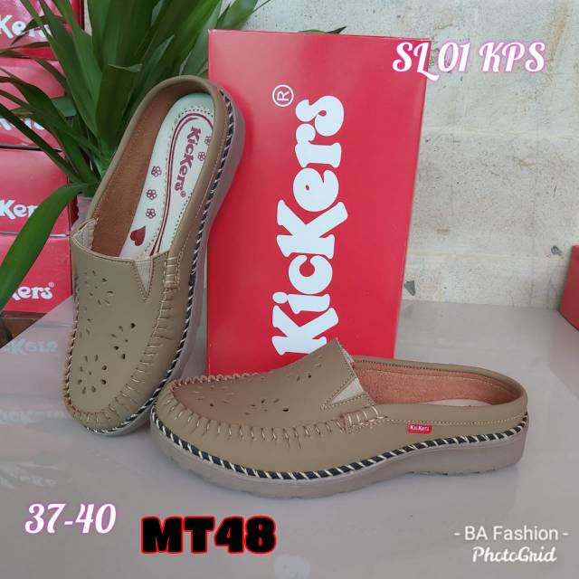 Sepatu kickers wanita