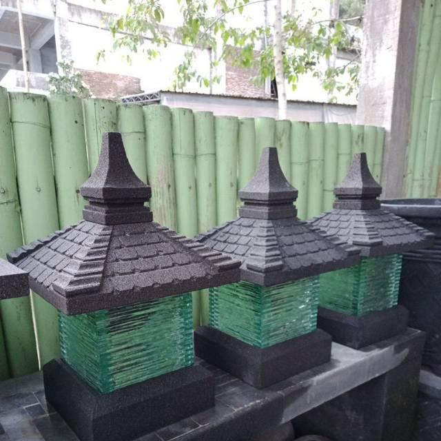 Lampu taman batu alam