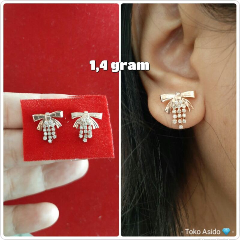 Berlian medan anting pita sedang..