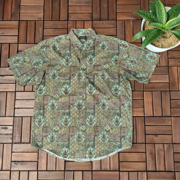 Kemeja Motif Vintage