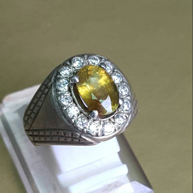Natural sphene 2.73 cts