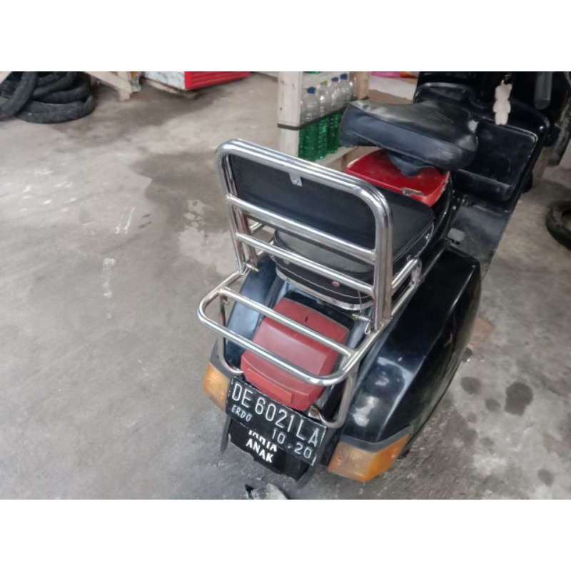 rak sandaran belakang vespa
