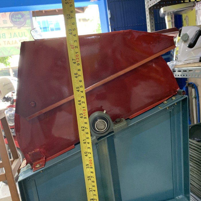 Mesin perontok padi power thresher