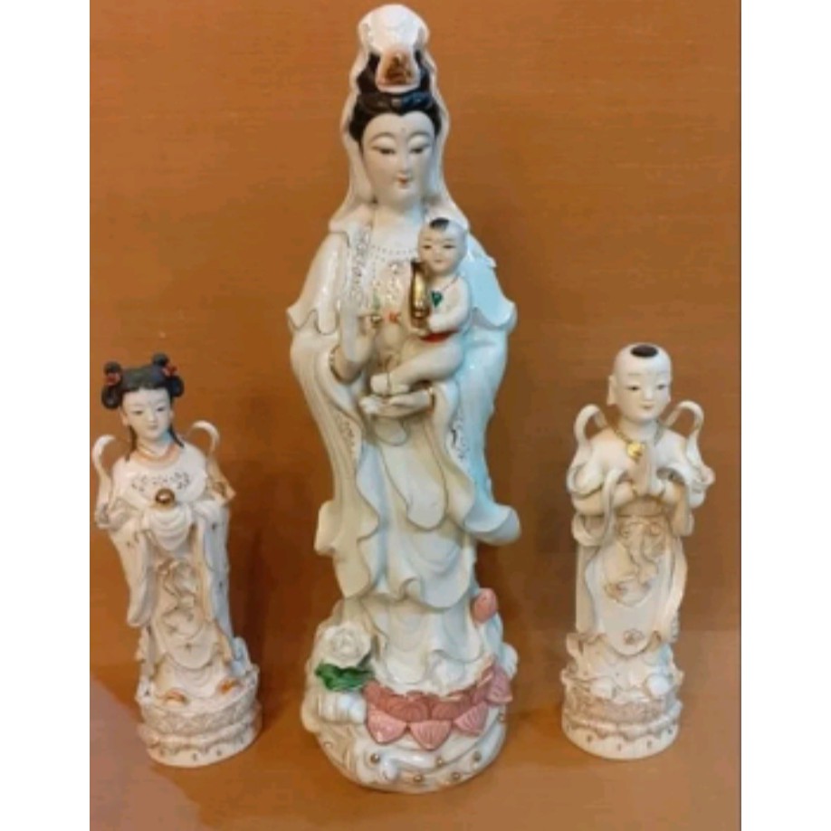 Patung Dewi Kwan Im Pangku Anak