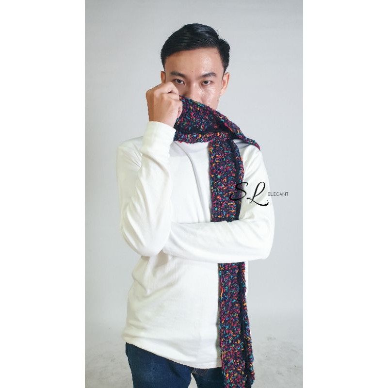 Syal Scraft Rajut Handmade Hitam Ombre