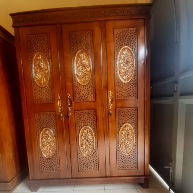 LEMARI MINIMALIS 3PINTU JATI JEPARA