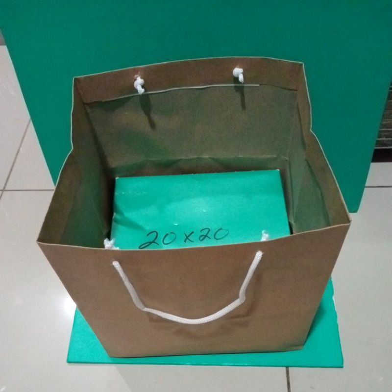 

PAPERBAG COKLAT BUAT NASI BOK/KUE 20X20@12PCS