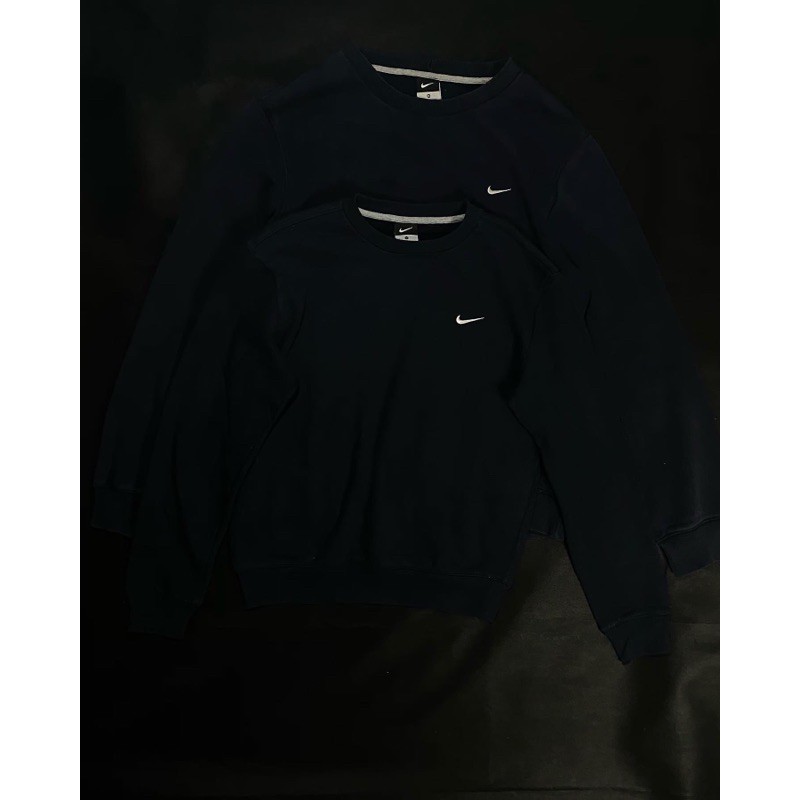 nike small swoosh crewneck