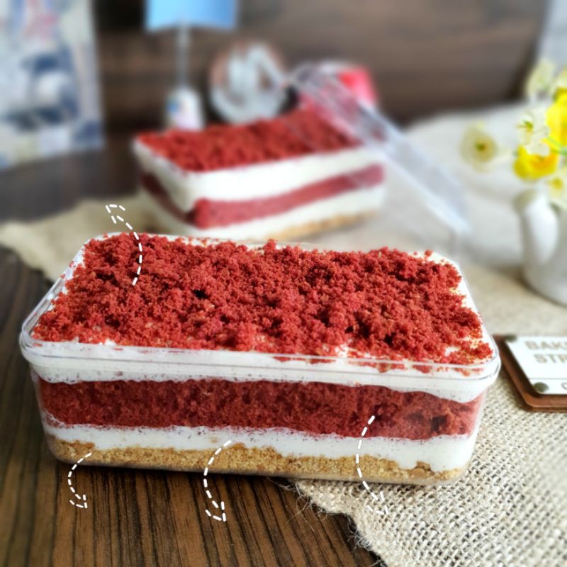

DESSERT BOX, RED VELVET CAKE WITH CREAM CHEESE