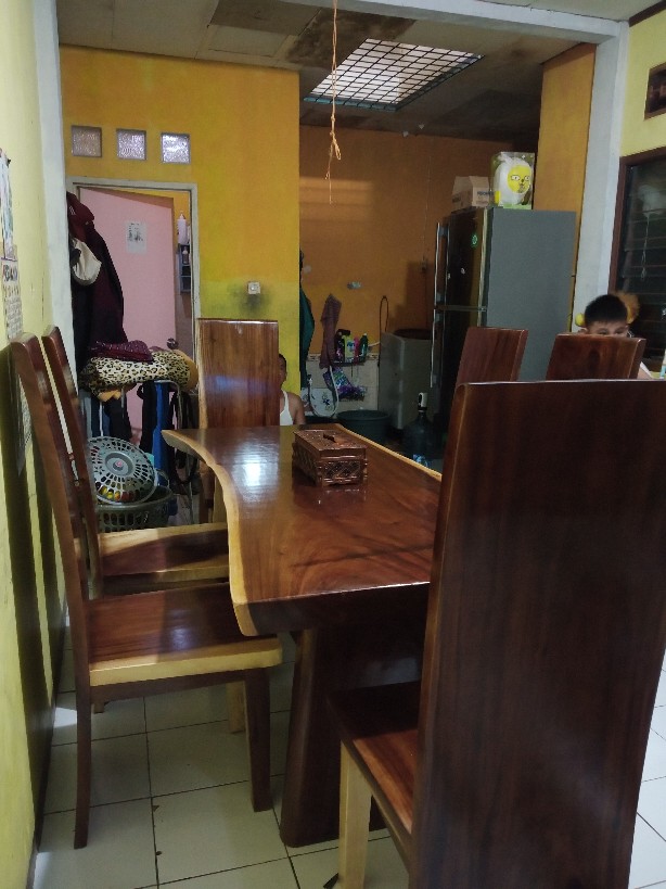 Meja Makan Trembesi Kursi 6 Finishing