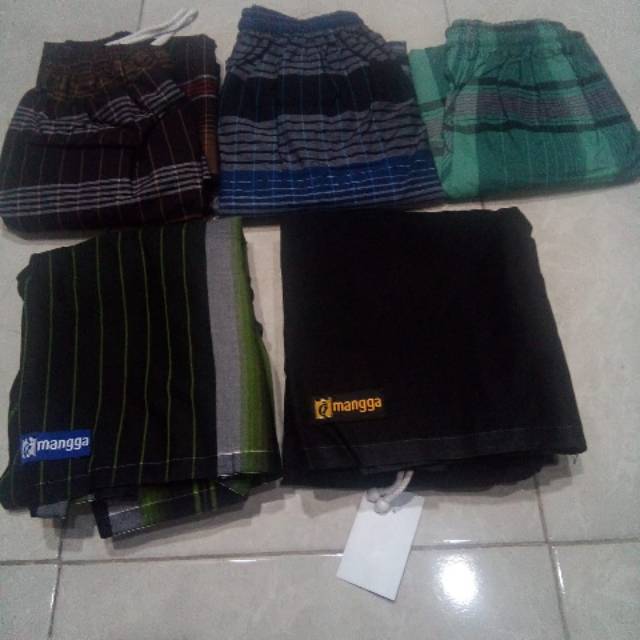 Sarung celana/sirwal bahan sarung mangga dan gajah duduk.